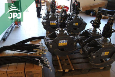 Hydraulické rotátory Baltrotors a lesnické drapáky FARMA pro státní podnik